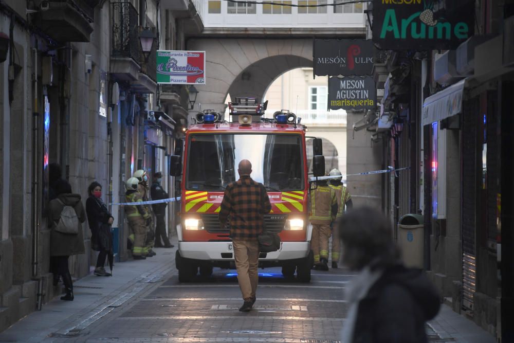 El fuego se declaró en la cocina del inmueble. No ha provocado daños de consideración.