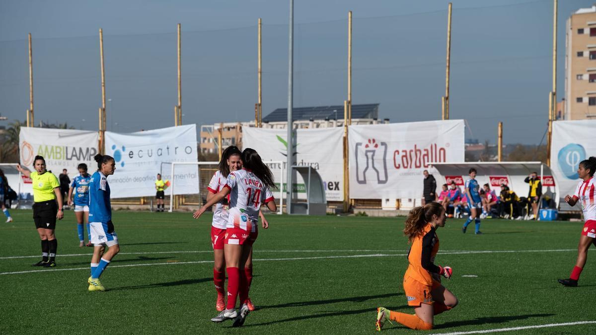 Las jugadoras del Santa Teresa celebran un tanto ante el Alhama