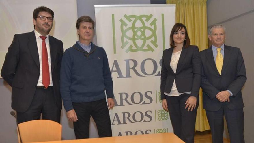 Manuel Fernández Delgado, Martínez de Irujo, Isabel Hernández y Gómez López en la presentación.