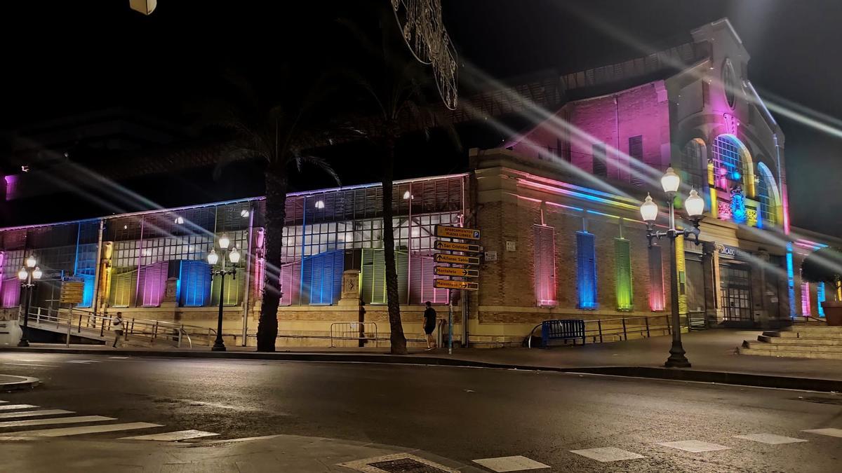 El Mercado Central de Alicante, iluminado durante las pruebas de luces la pasada semana.