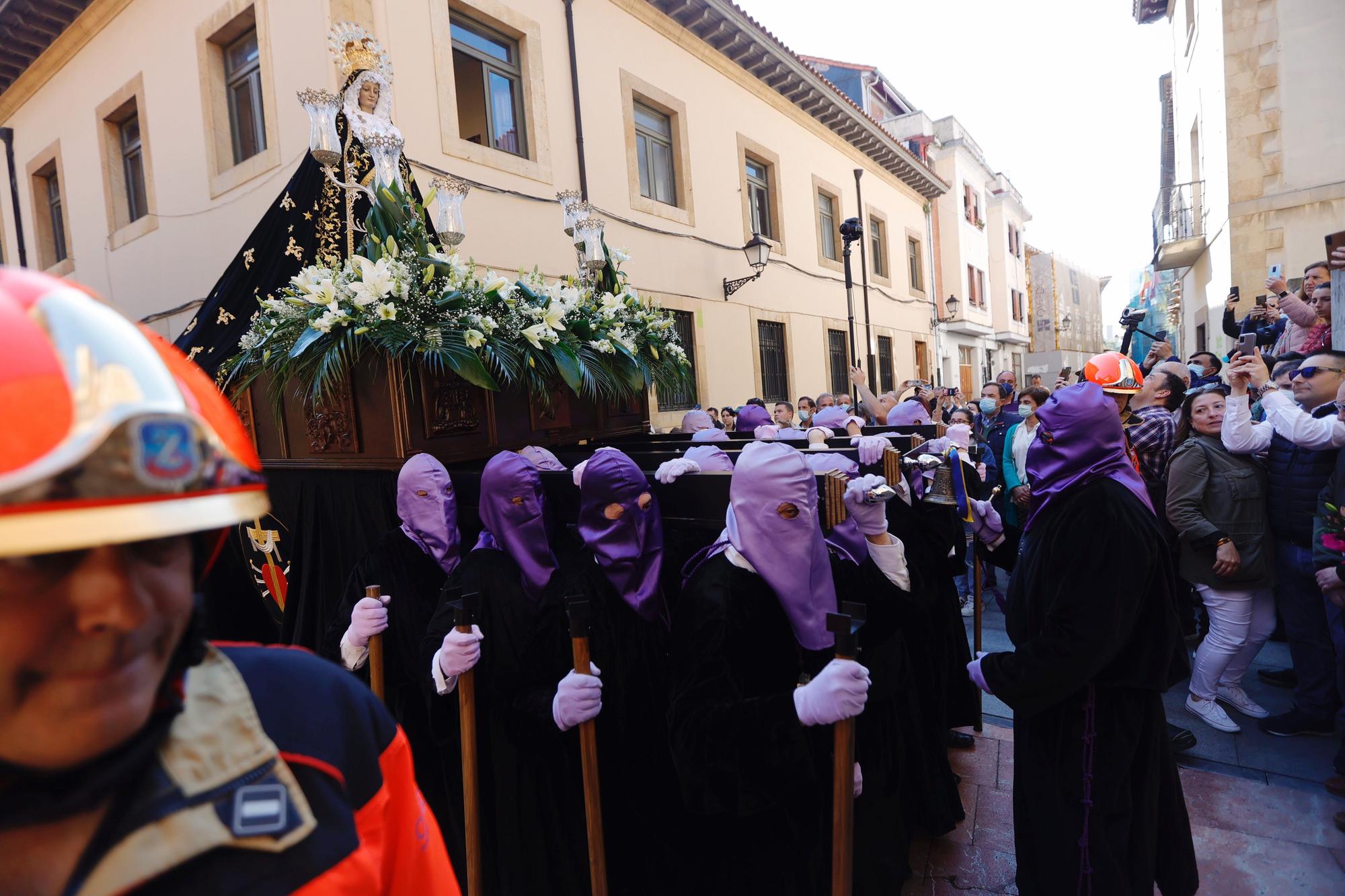 EN IMÁGENES: Así fue la procesión de la Soledad en la Semana Santa de Oviedo