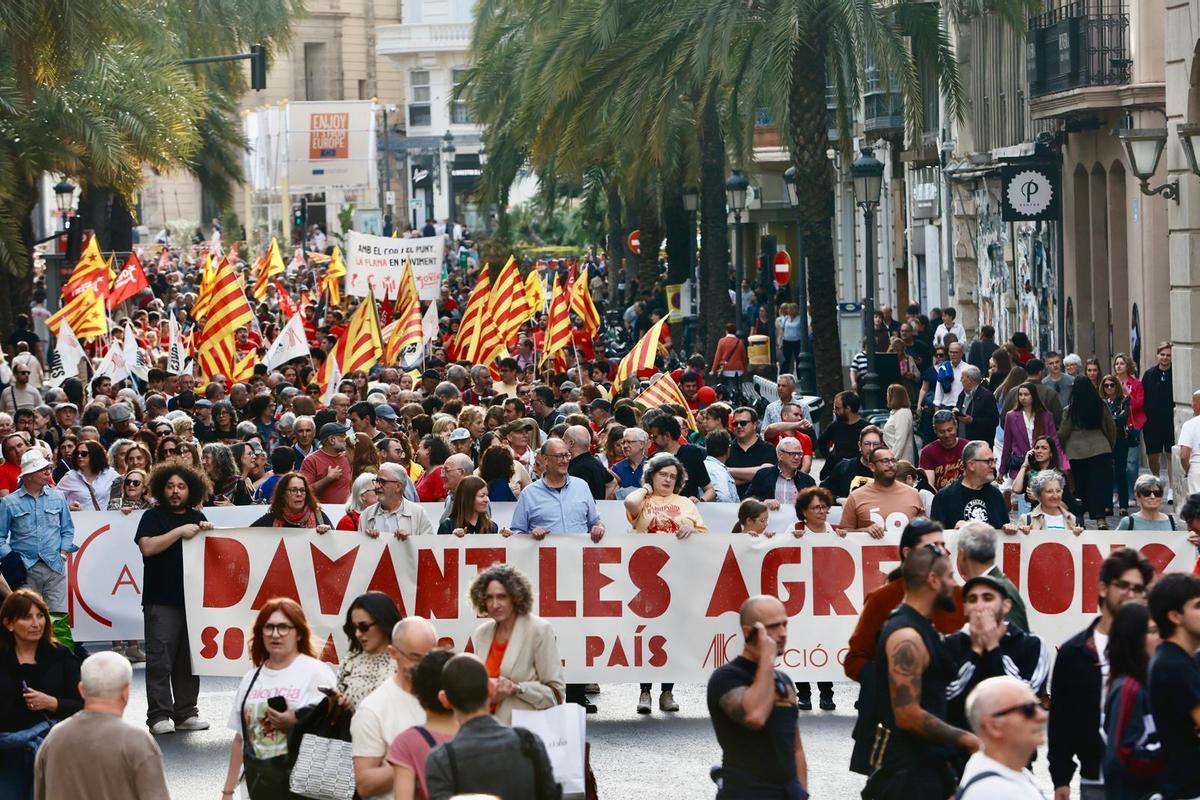 La manifestación del 25 d'Abril en València, en imágenes La manifestación del 25 d'Abril en València, en imágenes