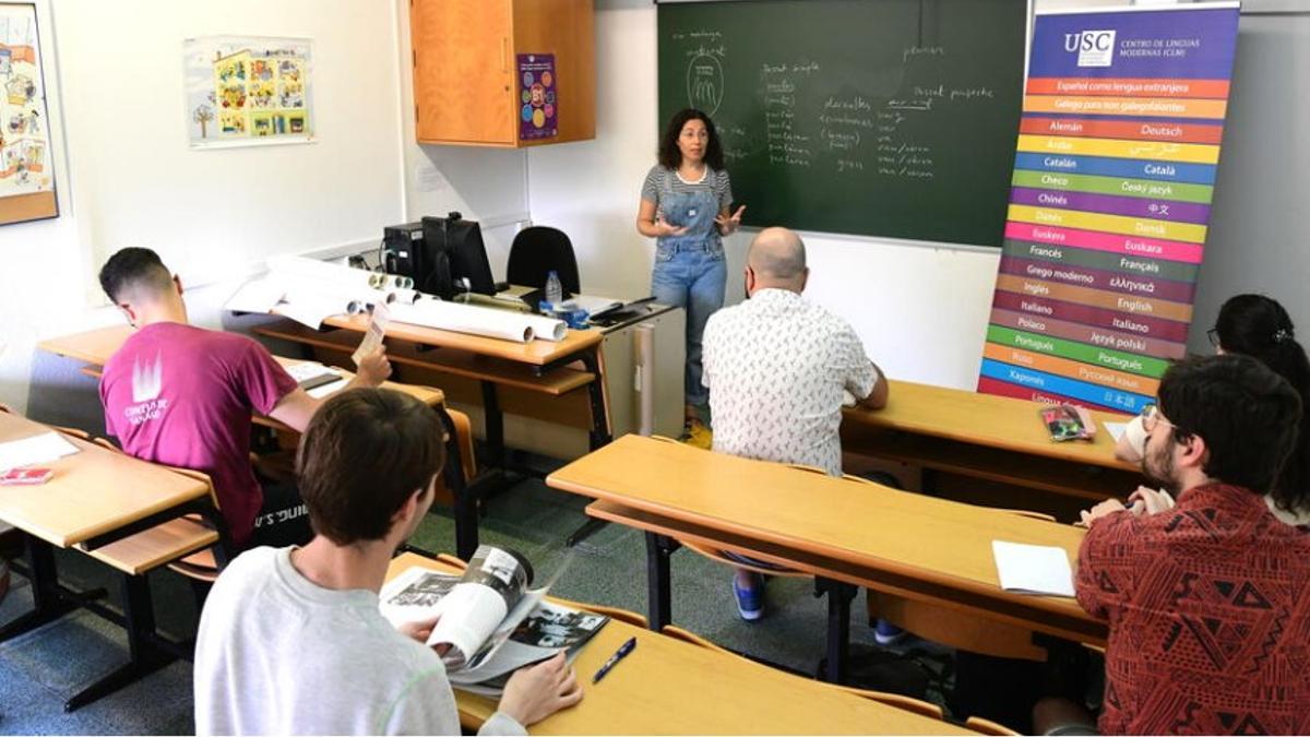 Unha clase de catalán no Centro de Linguas Modernas da USC