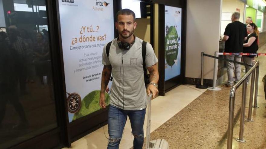 Rubén García, a su llegada al aeropuerto de Asturias.