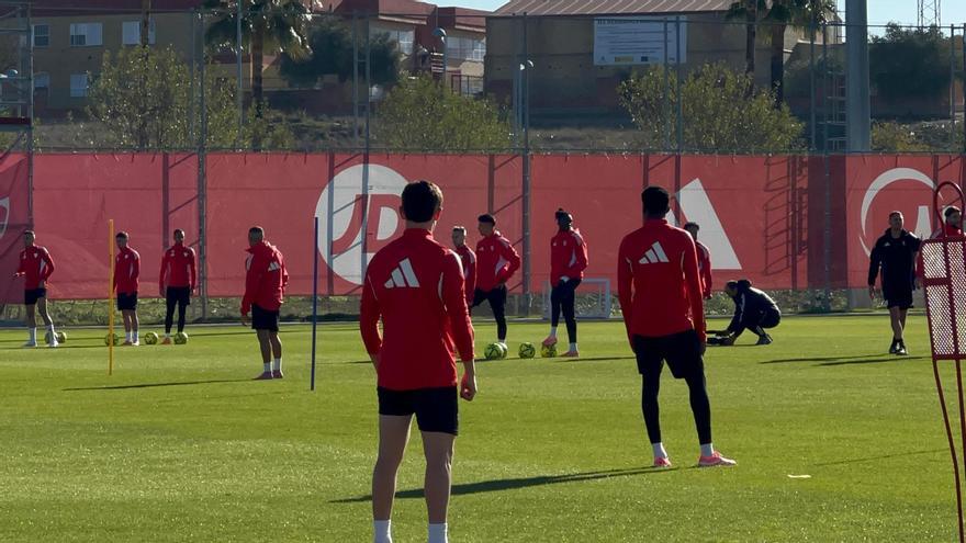 Vídeo | Entrenamiento del Sevilla FC este viernes en la CD José Ramón Cisneros Palacios