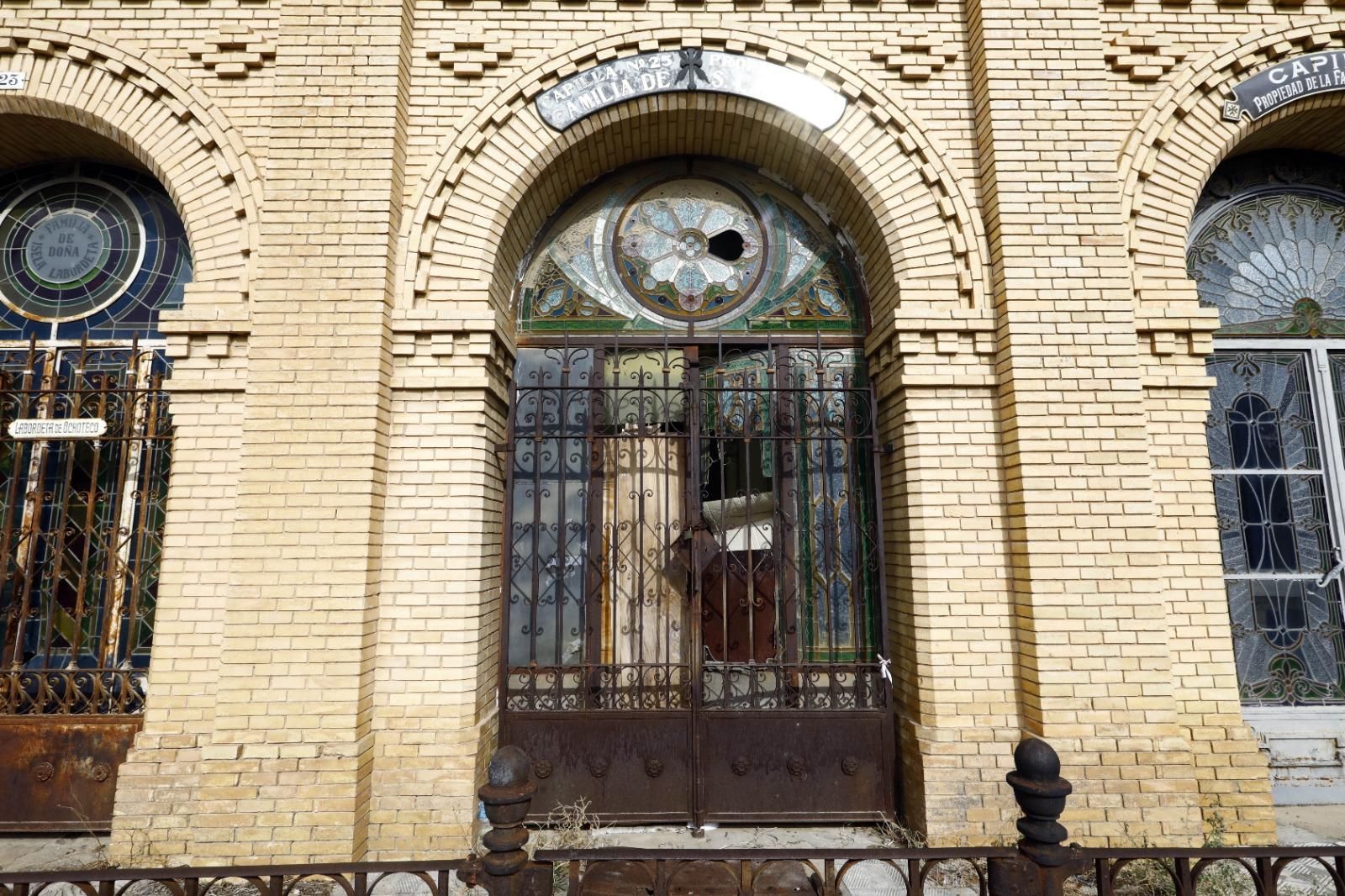 En imágenes | El cementerio de Zaragoza, un museo al aire libre que se engalana para el Día de Todos los Santos