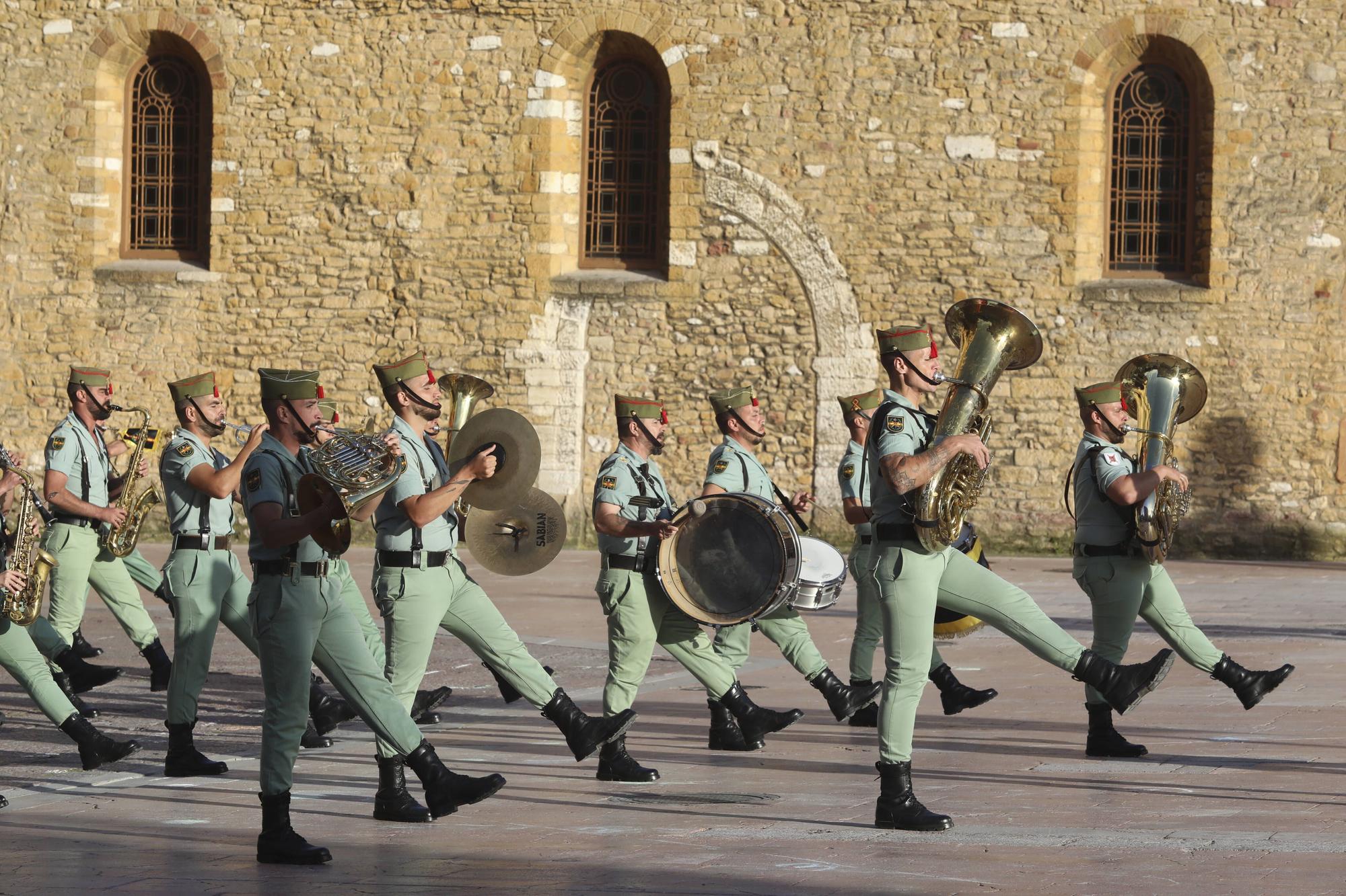 Pasacalles militares por Oviedo