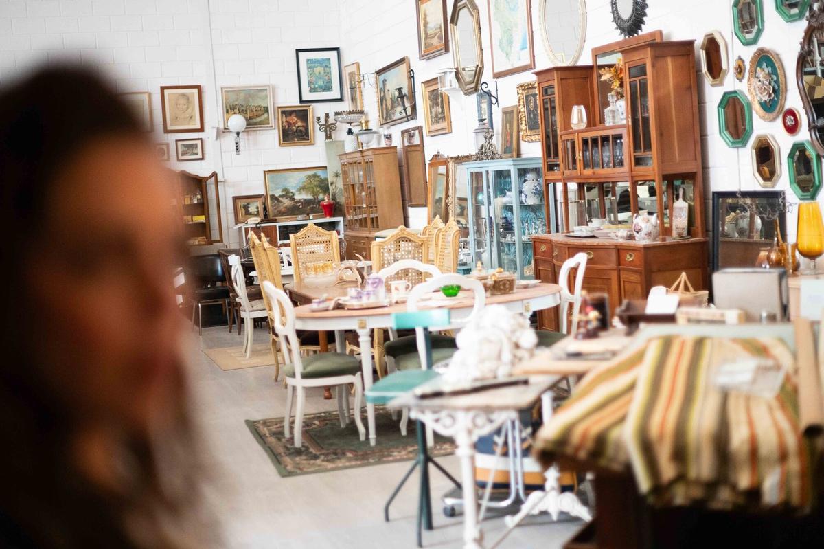 Guadalupe´s, la zaragozana que restaura muebles antiguos: "Los desechos de algunos son mis tesoros"