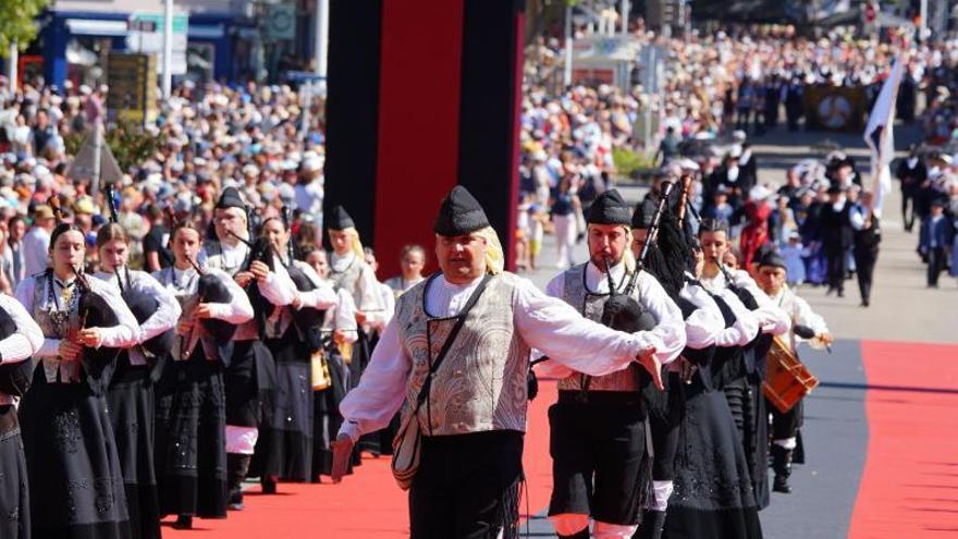 Galicia desfila con honra no Intercéltico de Lorient