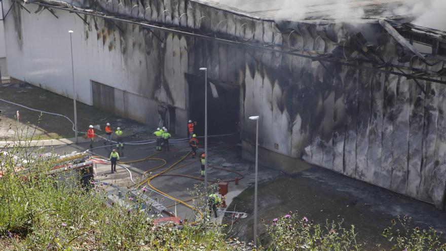 VIDEO: Así fue el espectacular incendio de una planta de Cogersa en Gijón