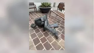 Destrozan en Vallehermoso una escultura del poeta Pedro García Cabrera