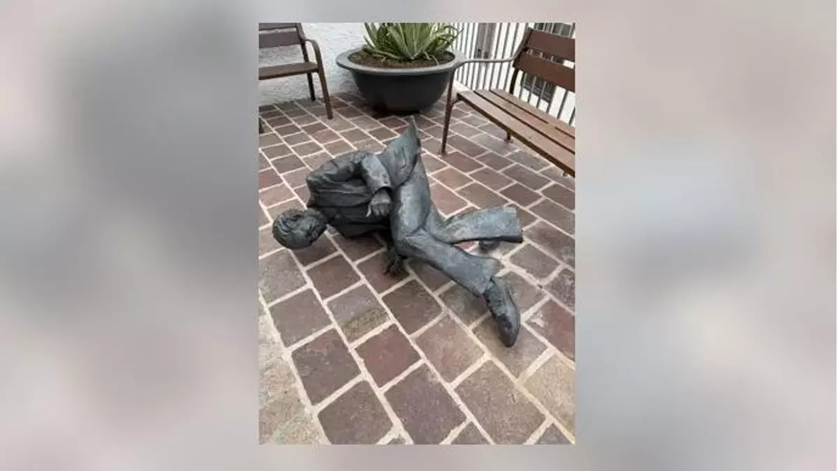 Destrozan en Vallehermoso una escultura del poeta Pedro García Cabrera