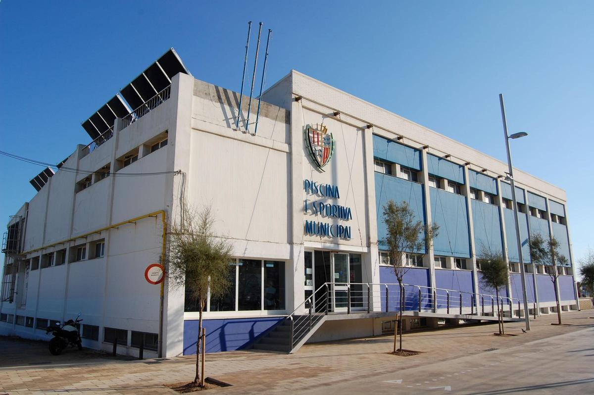 Aspecto exterior de la piscina municipal Mireia Belmonte de Badalona