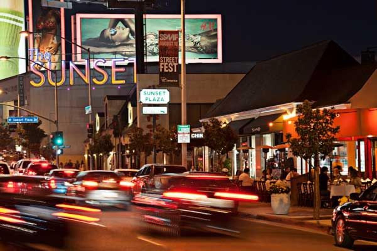 La famosa Sunset Boulevard de noche.