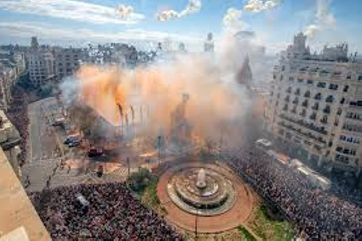 Una de mascletà vista desde el cielo