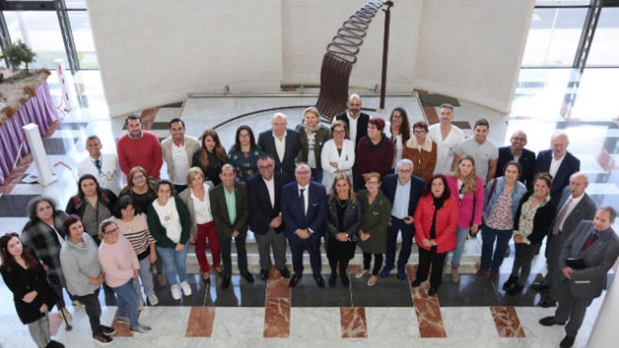 Foto de familia de la primera reunión de la Mesa de Pacientes de Canarias.