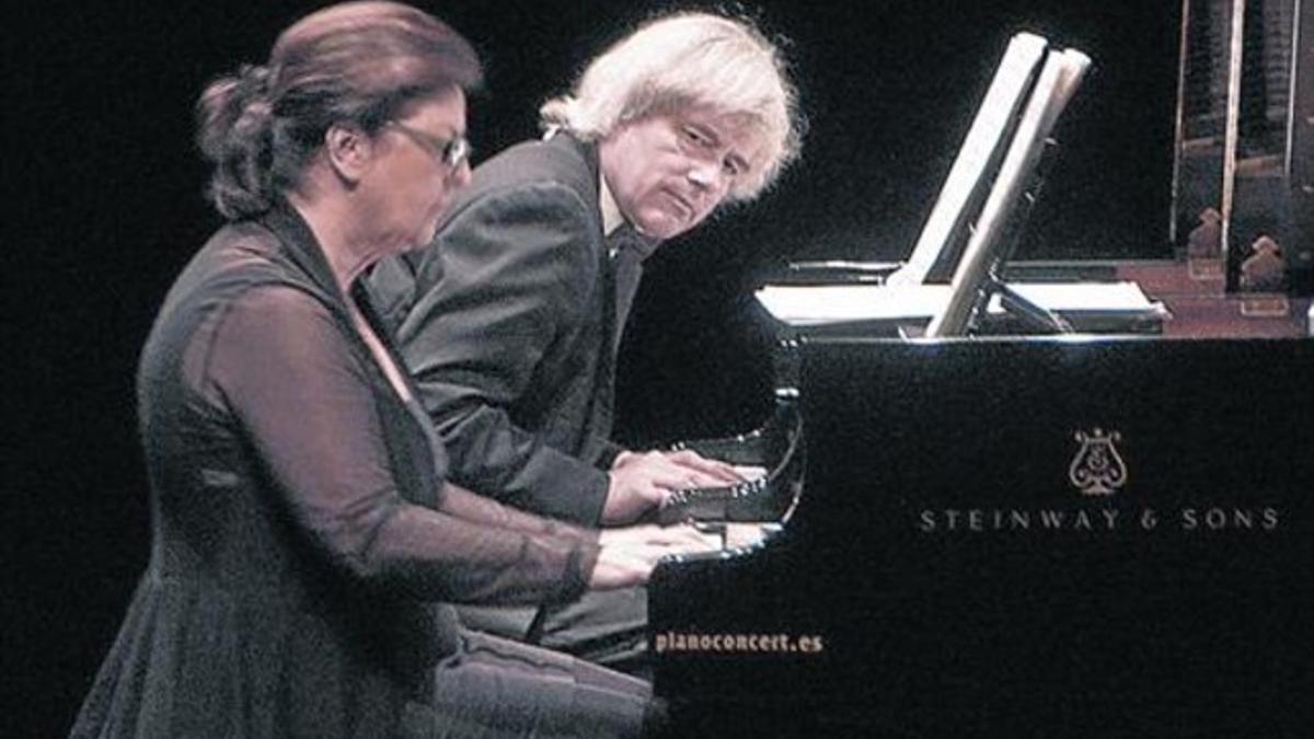 La pareja de pianistas húngaros, el lunes en Sant Feliu de Guíxols.