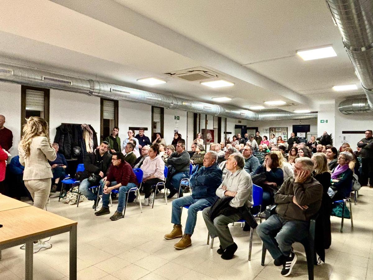 Vecinos en el acto de Badia del Vallès