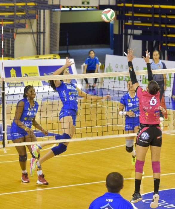 Partido de voleibol femenino entre IBSA y Haris