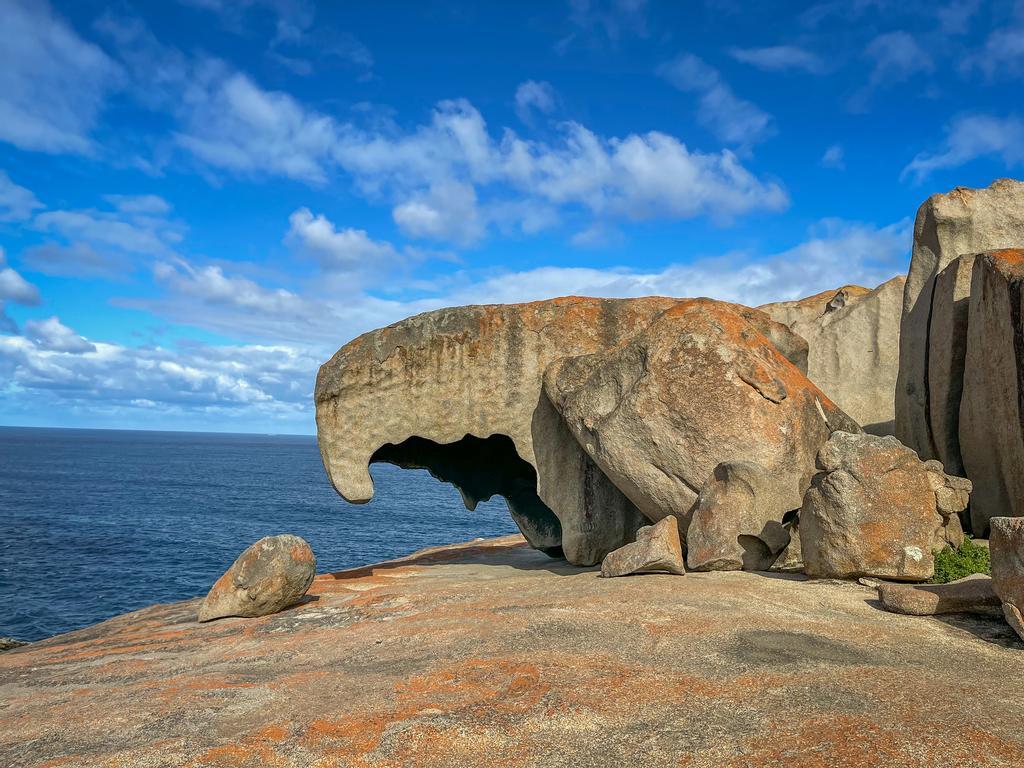 Paisaje de impresionantes rocas en isla Canguro