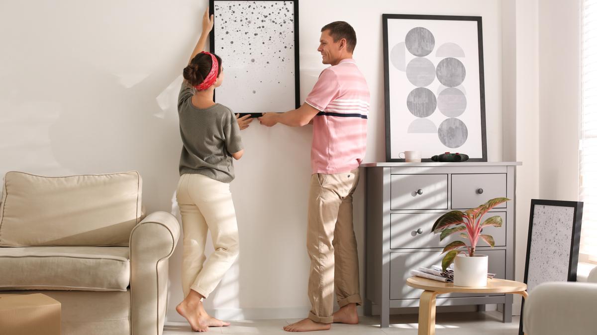 Sigue estos consejos para decorar con cuadros tu casa.