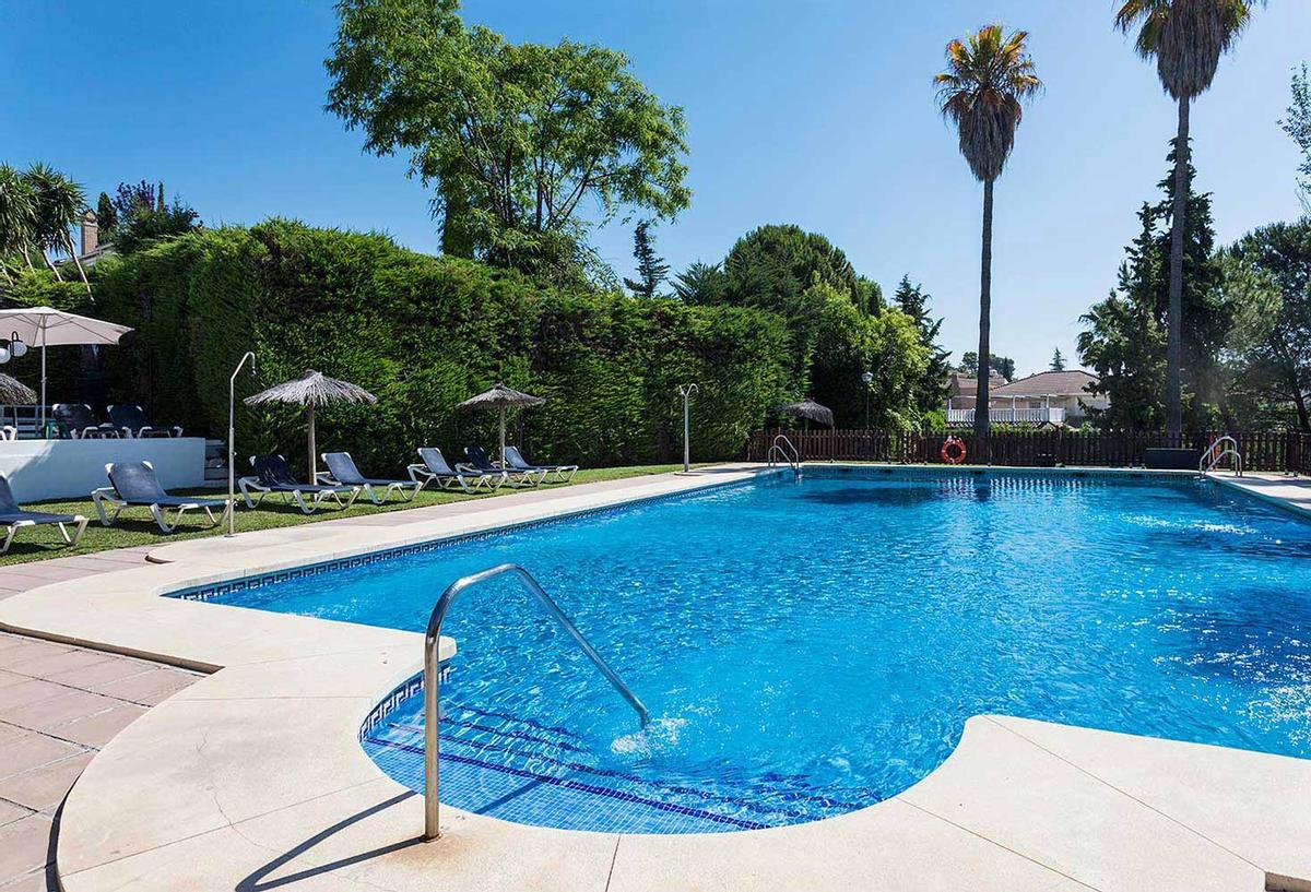 Piscina de Exe Las Adelfas