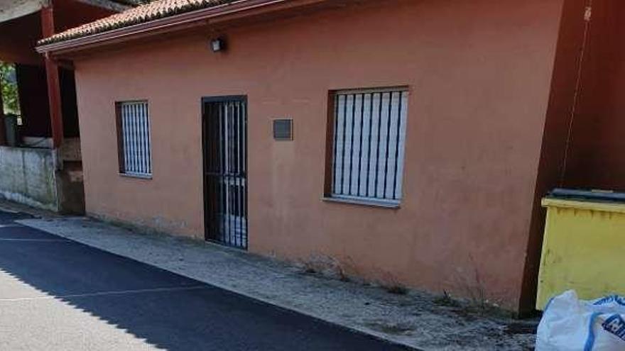 El local social está en una cota más baja de terreno.
