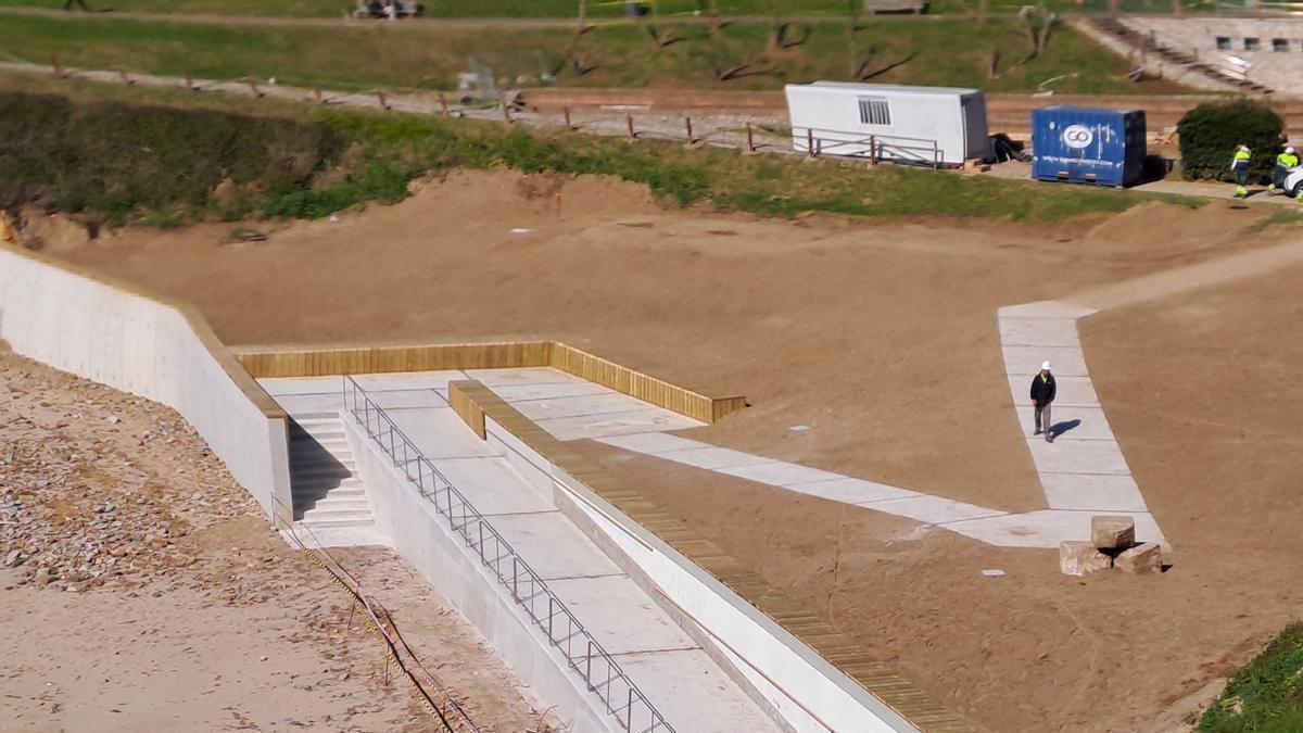 En imágenes: así está quedando el nuevo acceso a la playa tapiega del Murallón