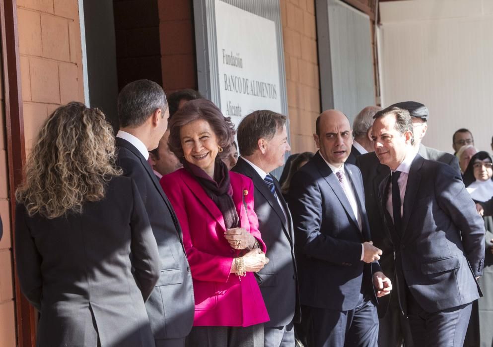 La Reina Sofía visita el Banco de Alimentos de Alicante