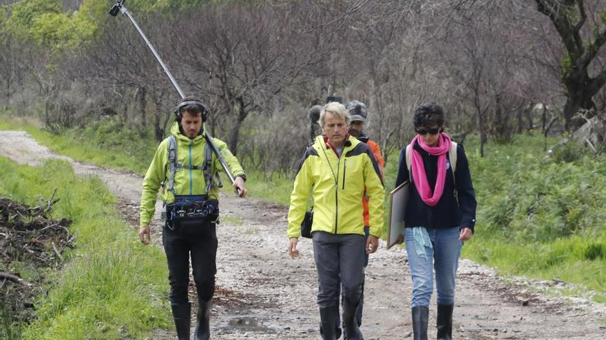 Calleja y su familia en As Catedrais y abajo, en &#039;Volando voy&#039;.