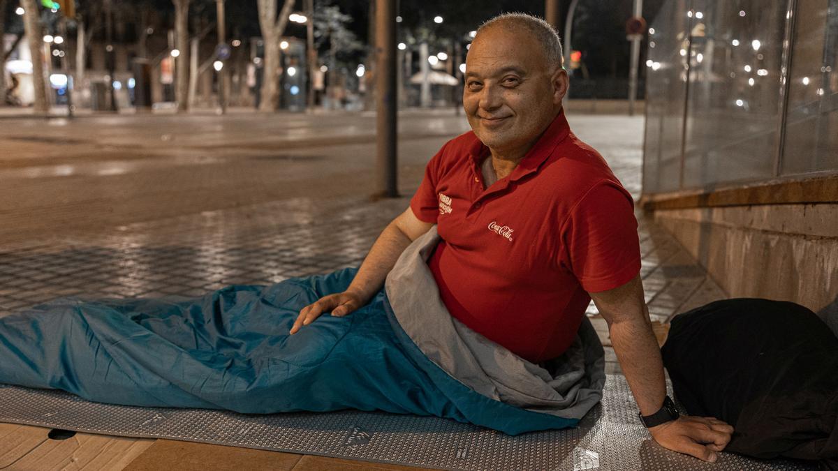 Barcelona 10/06/2021 Sociedad
Censo de personas sin hogar de Barcelona organizado por la Fundació Arrels.
Sin techo.

Jorge, con problemas de salud, posa en la zona de Drassanes.


AUTOR: JORDI OTIX