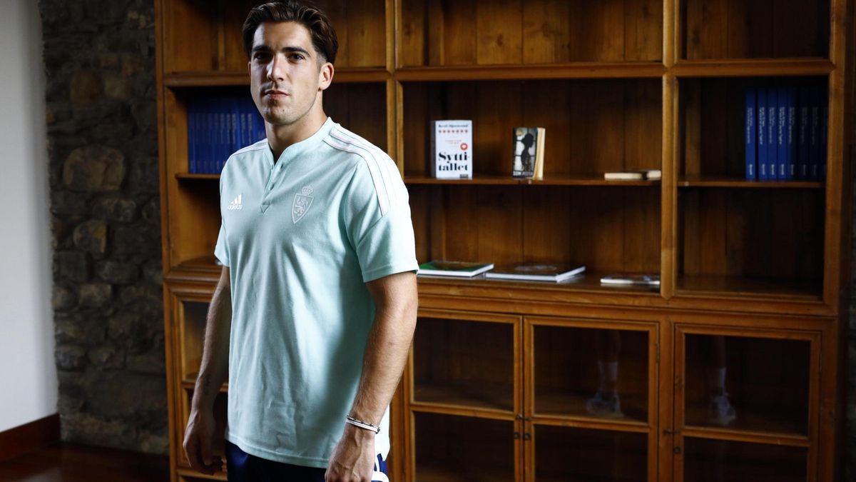 Gaizka Larrazabal posa en una imagen de archivo antes de una entrevista para este diario.