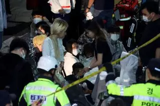 Al menos 153 muertos en una aglomeración en una zona de ocio de Seúl