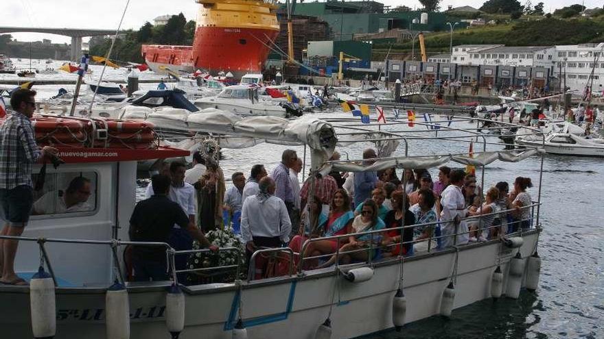 Imagen de archivo de la salida de la procesión del Carmen del puerto de Figueras.