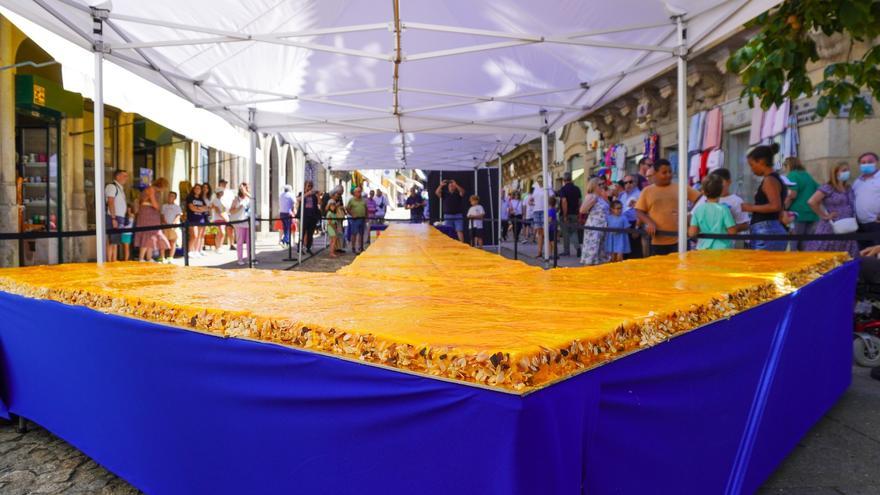 Valença crea la flecha más grande (y dulce) del Camino de Santiago