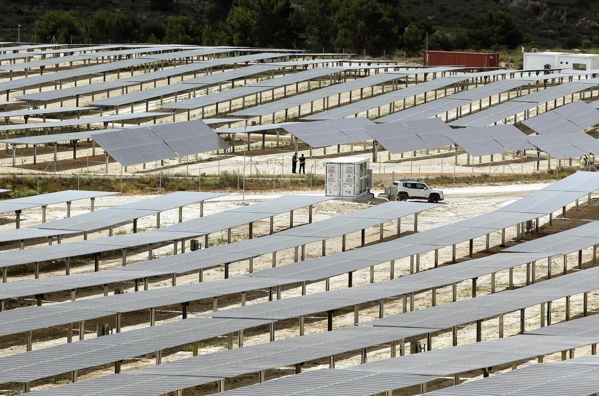 Planta fotovoltaica instalada en Xixona.