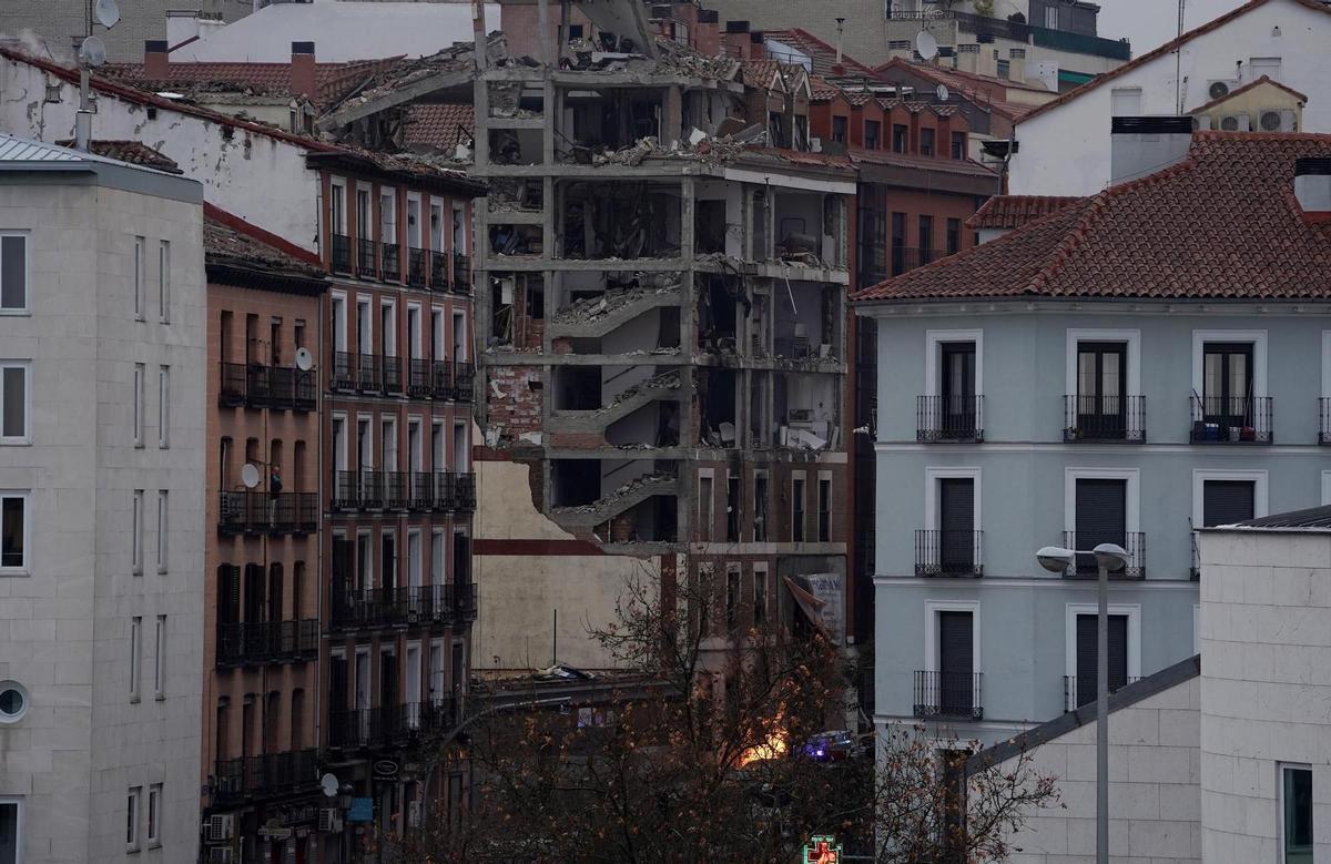 La fuerte explosión que destrozó un edificio en el centro de Madrid en enero 2021, en imágenes