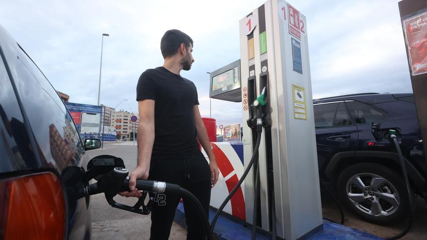 Gasolineras de Castellón plantean cerrar el viernes por la dificultad de aplicar el bono combustible