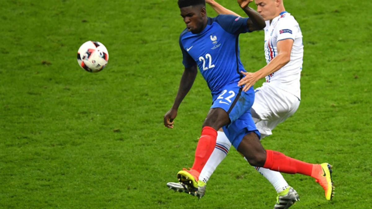 Samuel Umtiti, en acción durante el Francia-Islandia de la Eurocopa 2016