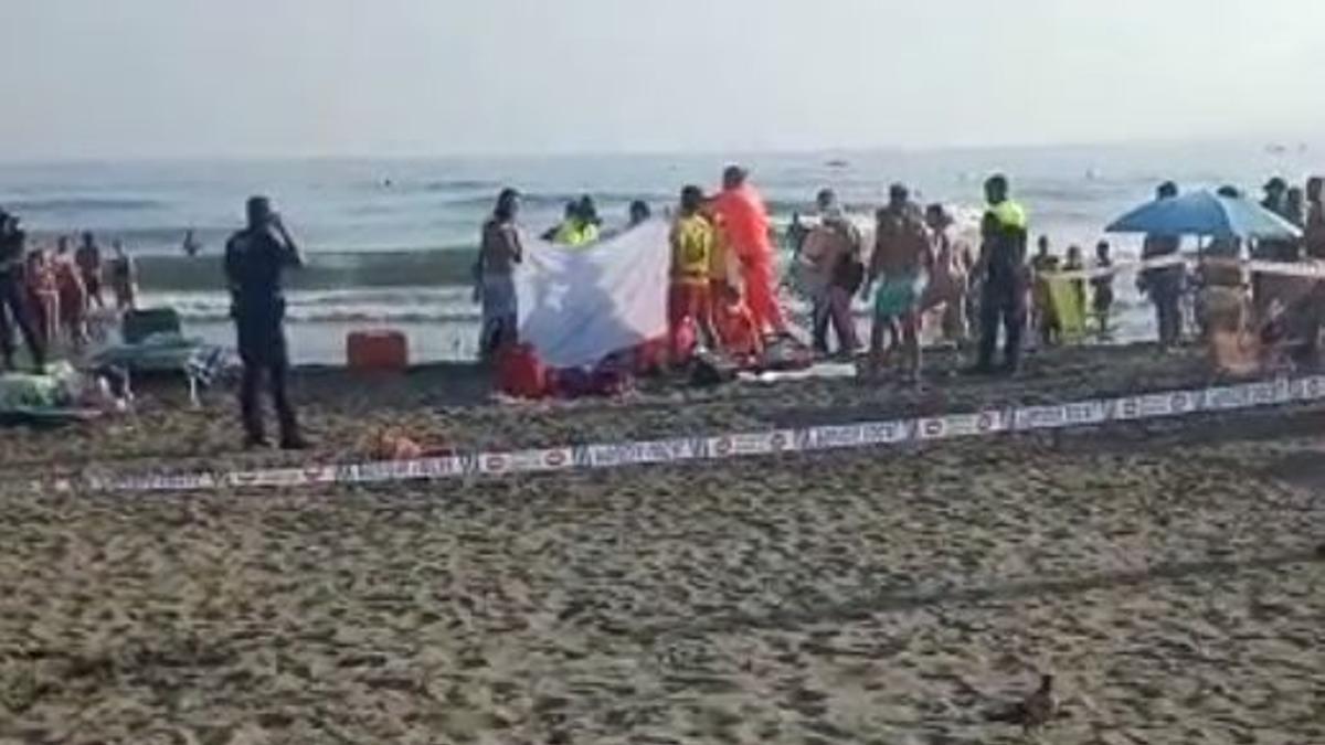 Imagen de los servicios sanitarios en la playa de El Palo