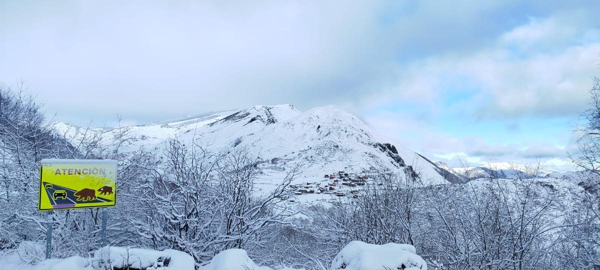Nieve en Asturias en el primer día del invierno