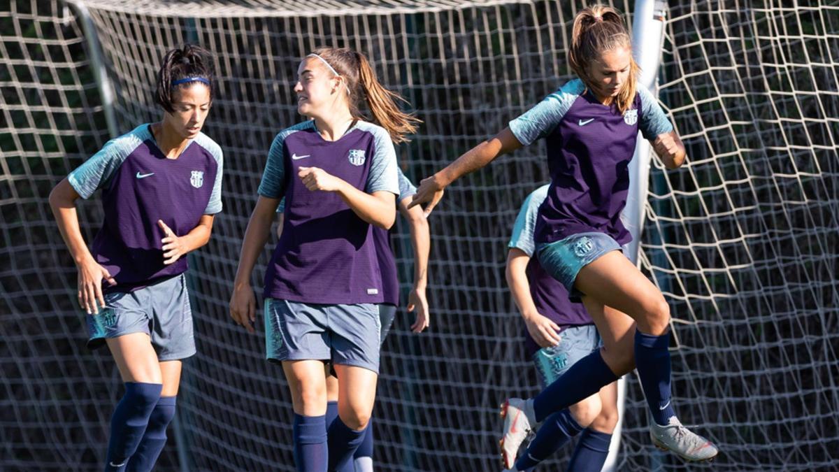 Leila, Patri Guijarro y Lieke Martens en el entreno previo a la Champions