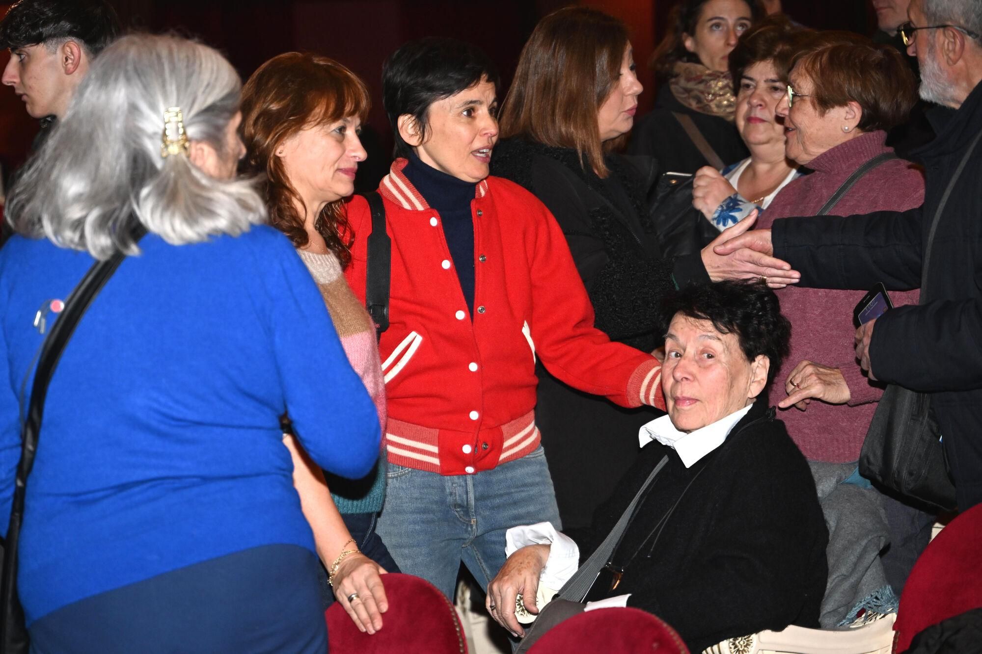 Elena Anaya y Francina Armengol durante la capilla ardiente de Marisa Paredes en el Teatro Español, a 18 de diciembre de 2024, en Madrid (España). La actriz Marisa Paredes falleció este pasado martes a los 78 años. FAMOSOS;CAPILLA ARDIENTE;MARISA PAREDES;TEATRO ESPAÑOL José Oliva / Europa Press 18/12/2024. ELENA ANAYA;FRANCINA ARMENGOL;José Oliva;category_code_sho;