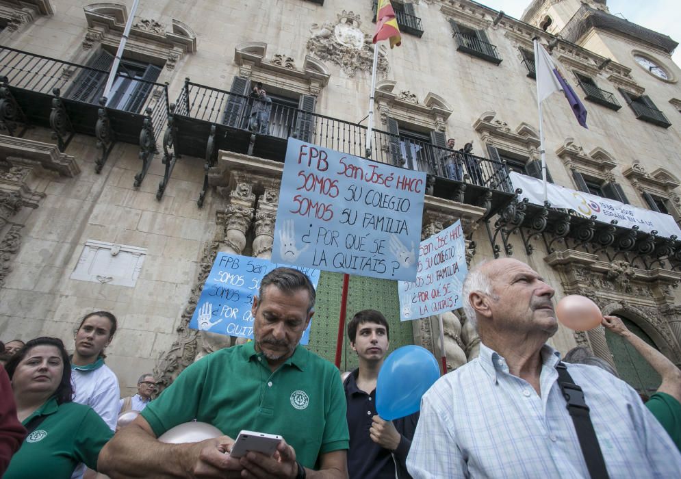 Manifestación en contra de los recortes de aulas en la enseñanza concertada