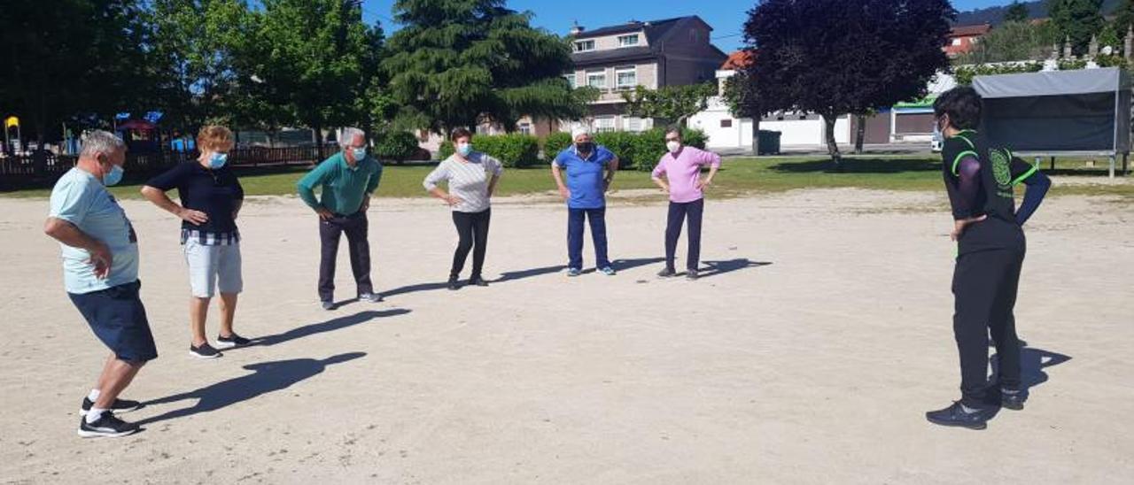 La gimnasia para mayores se había retomado en mayo, pero solo al aire libre. | SANTOS ÁLVAREZ