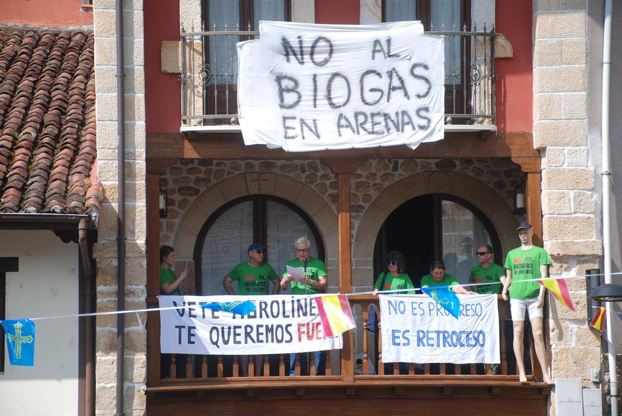 Manifestación contra la planta de biogás en Arenas de Cabrales