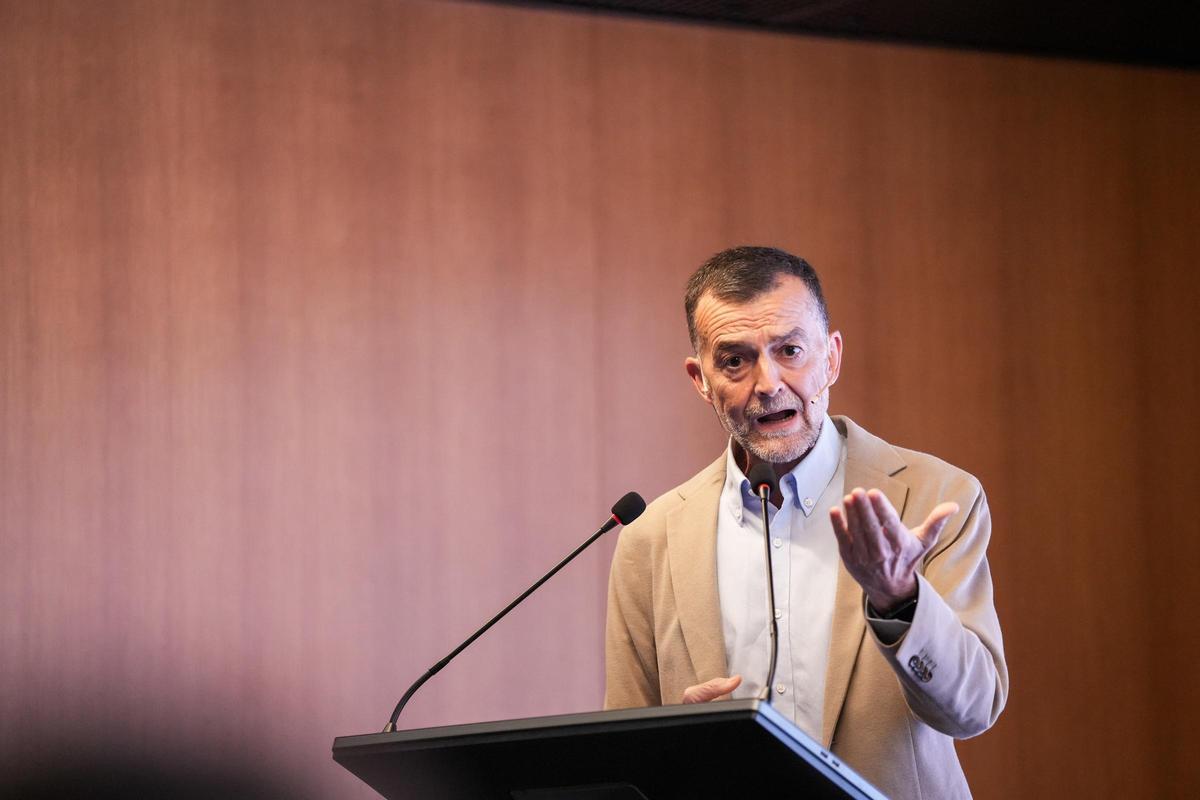 El candidato de Por Andalucía a la Presidencia de la Junta, Antonio Maíllo, interviene en Sevilla en el ciclo electoral organizado por Europa Press Andalucía con motivo de los comicios autonómicos del próximo 17 de mayo.