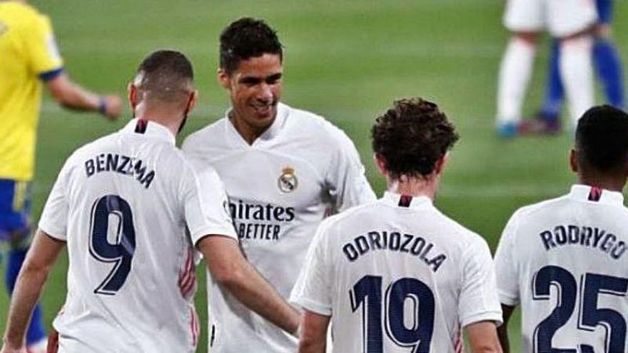 Varane da una pista sobre su futuro tras no renovar con el Real Madrid