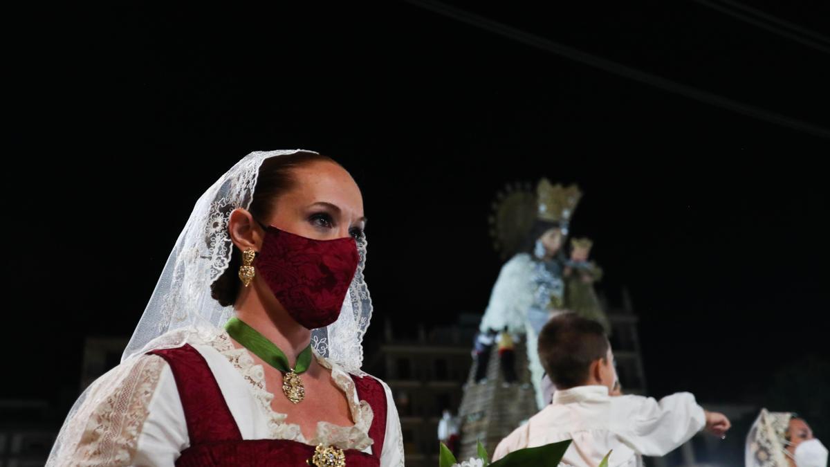 Búscate en el primer día de la ofrenda por la Calle Caballeros de las 21:00 a las 22:00