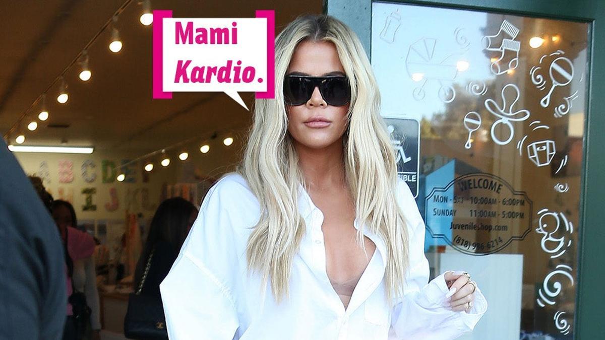 Khloé Kardashian con bocadillo: "Mami Kardio" y camisa blanca
